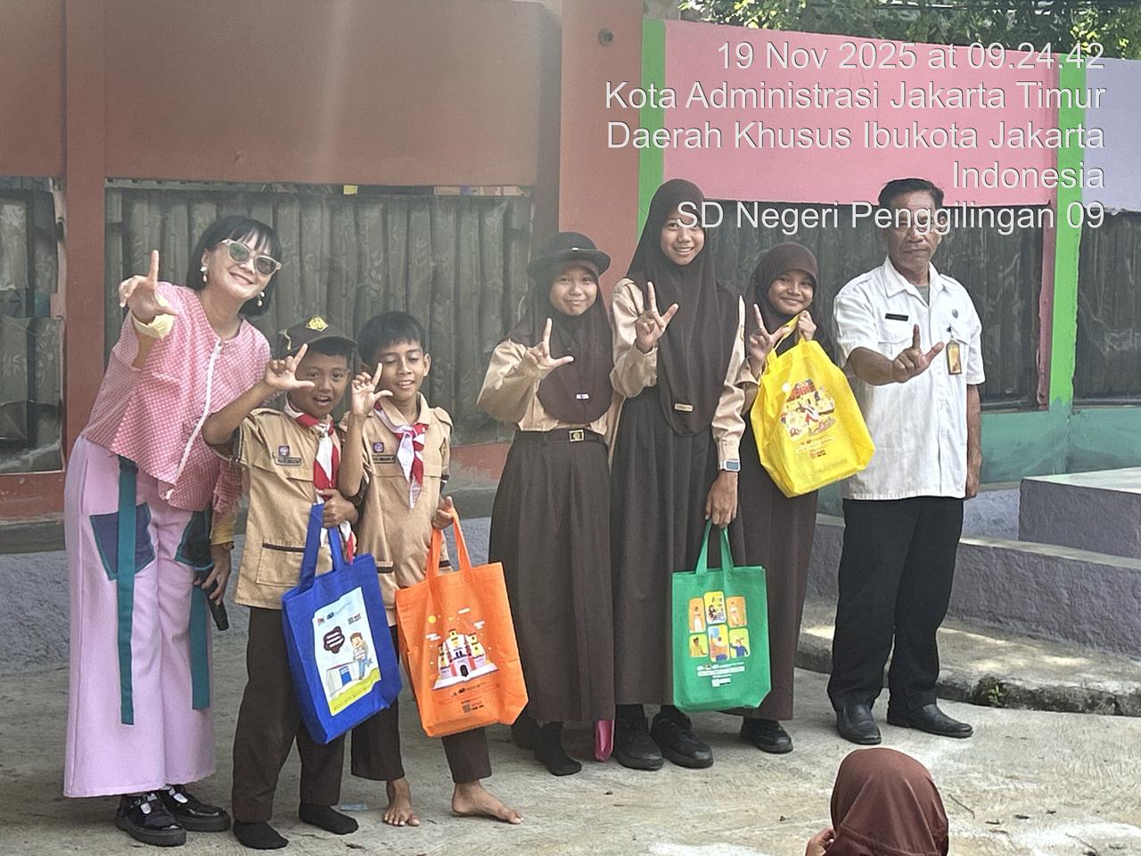Wisata LiterAsyik Ke SDN Penggilingan 09